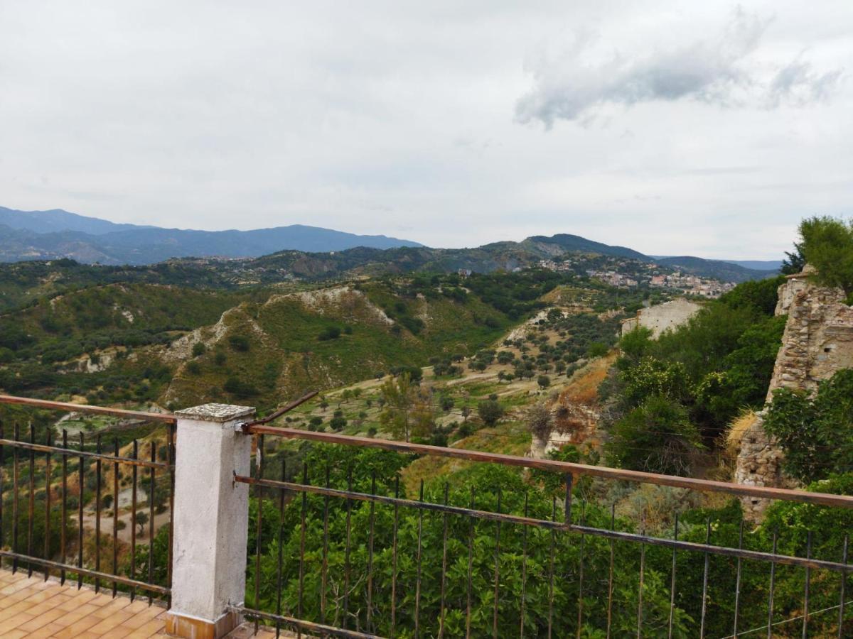 Villa La Casa Di Donna Ciccina Bovalino Superiore Exterior foto